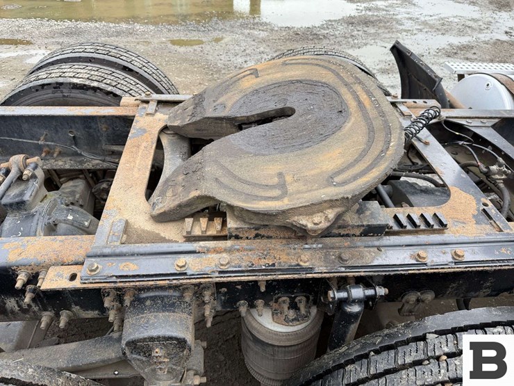 2001-volvo-vnl-tractor-truck---albany,-or-image-28