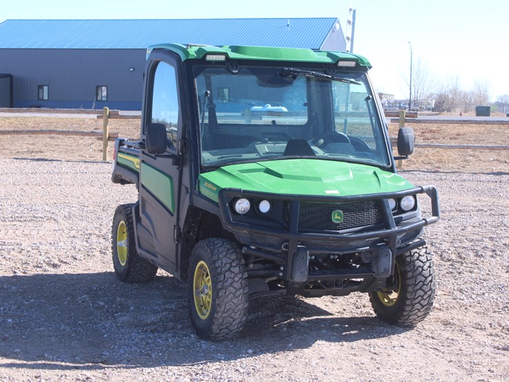 2023-john-deere-gator-image-4