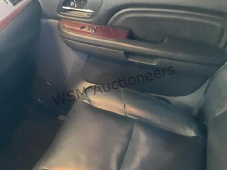 2008-cadillac-escalade-esv-image-17