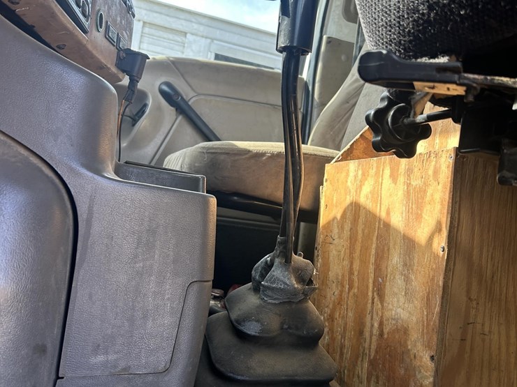 2003-sterling-lt9500-image-16