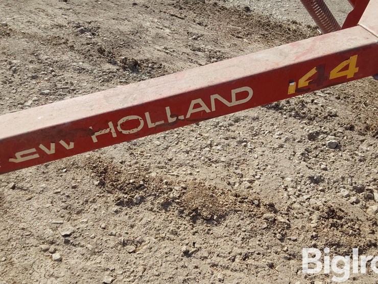 new-holland-144-image-10