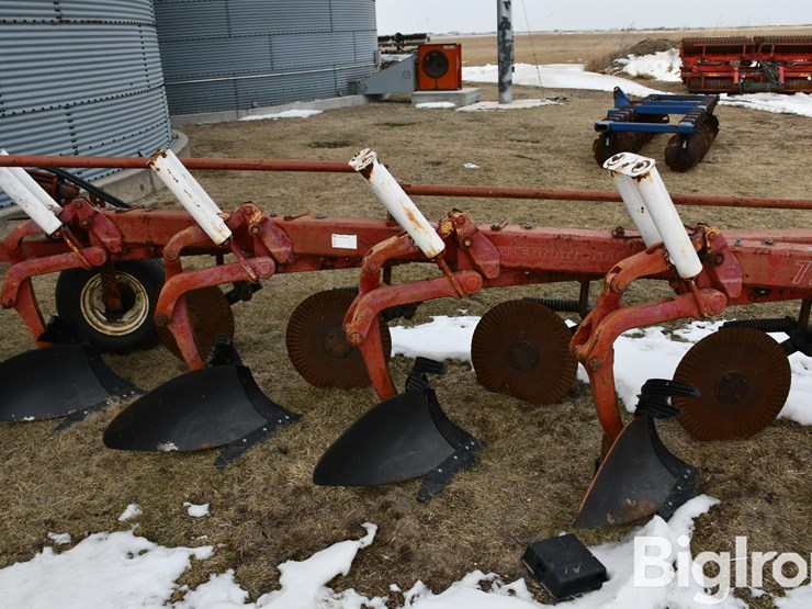 international-720-image-11