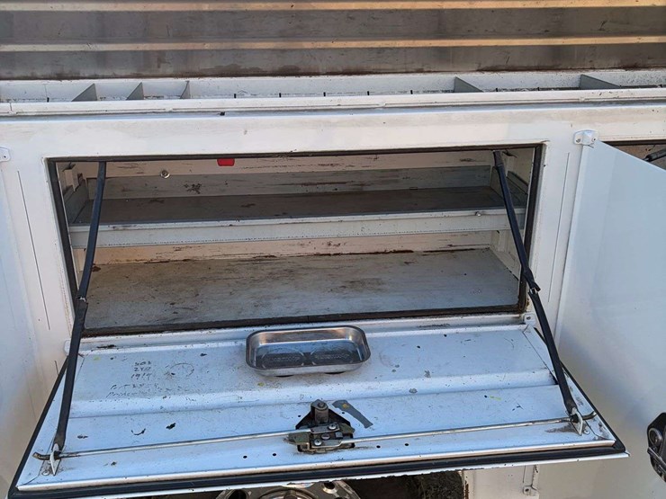 2002-chevrolet-silverado-2500-image-59