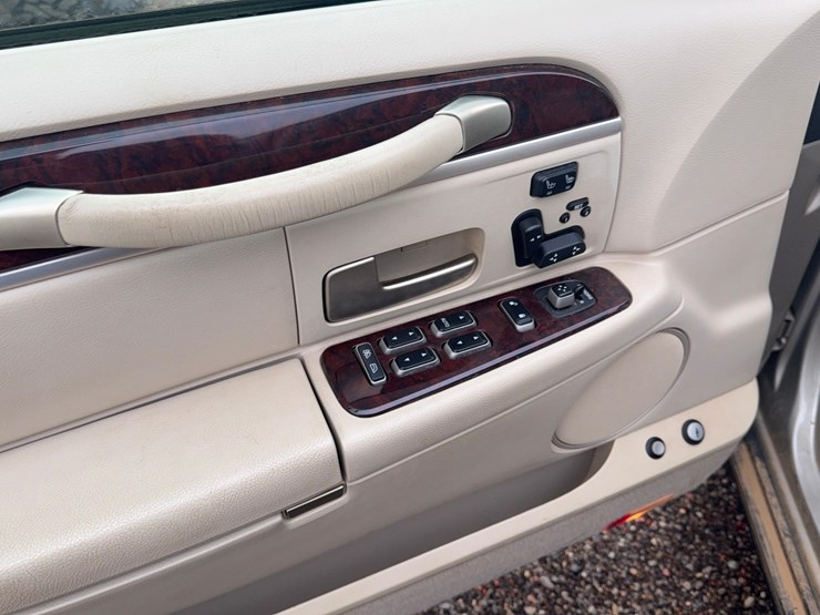 2008-lincoln-town-car-image-13