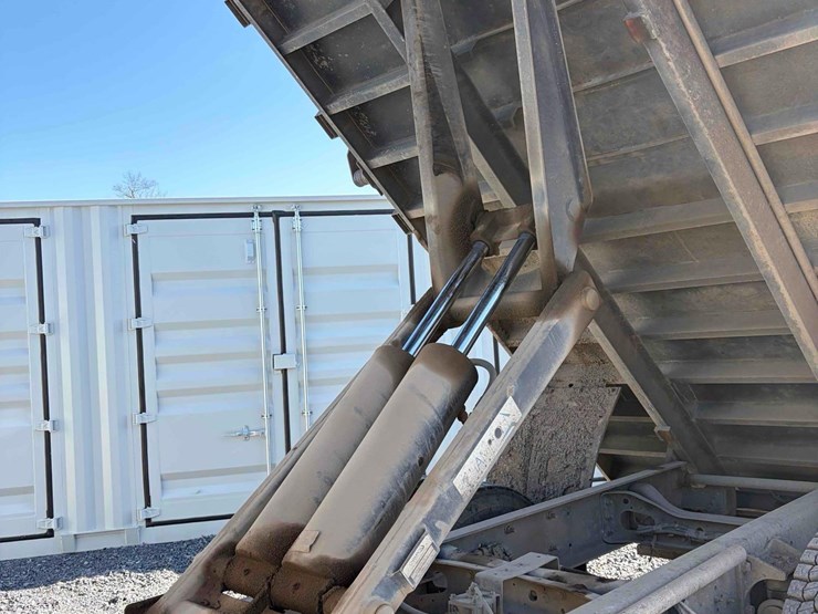 2012-international-durastar-single-axle-contractors-dump-image-10