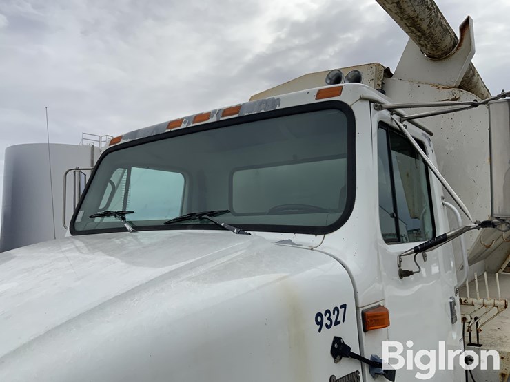 2001-international-8100-image-12