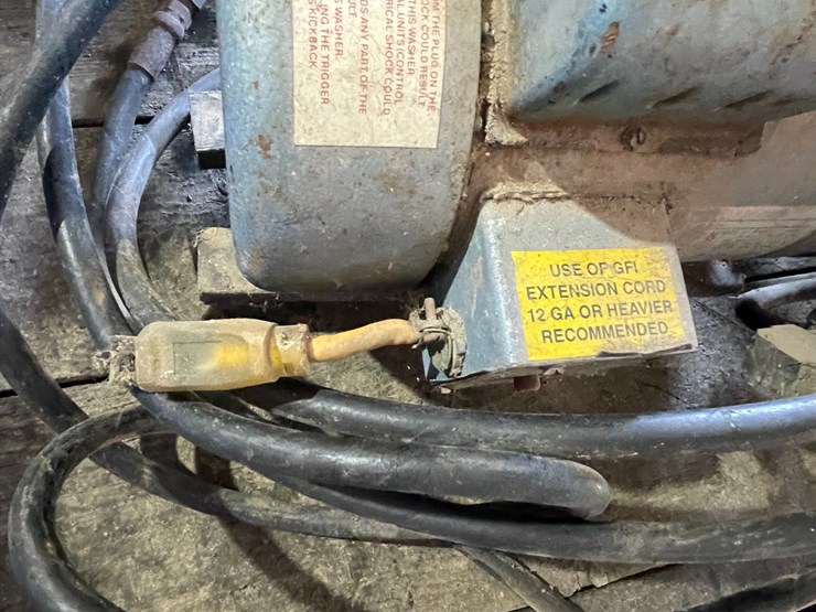 #7208-•-cat-pumps-electric-pressure-washer-image-12