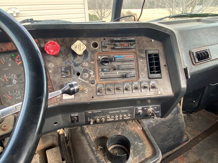 #1152-•-1994-white-gmc-tandem-axle-semi-(has-wi-title)-(non-runner)-(shawano,-wi)-image-30