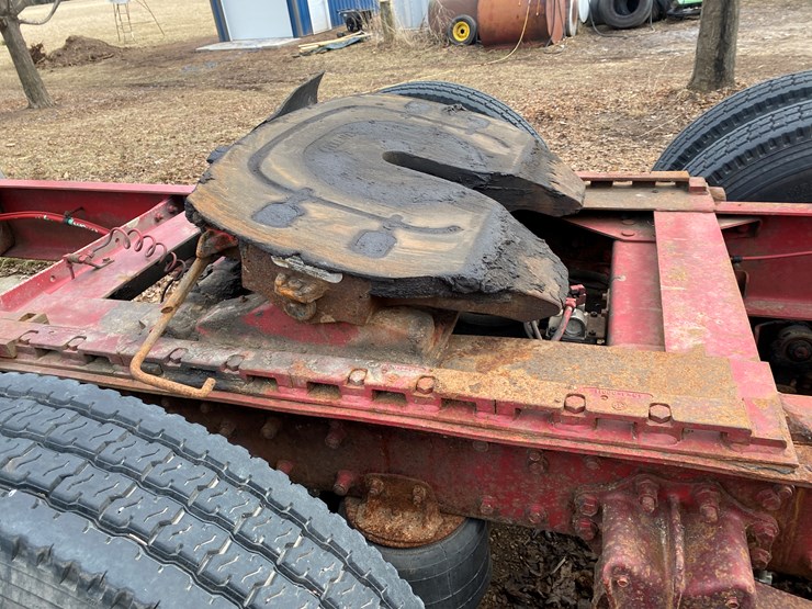 #1152-•-1994-white-gmc-tandem-axle-semi-(has-wi-title)-(non-runner)-(shawano,-wi)-image-15