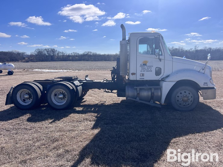 2004-freightliner-columbia-120-image-4