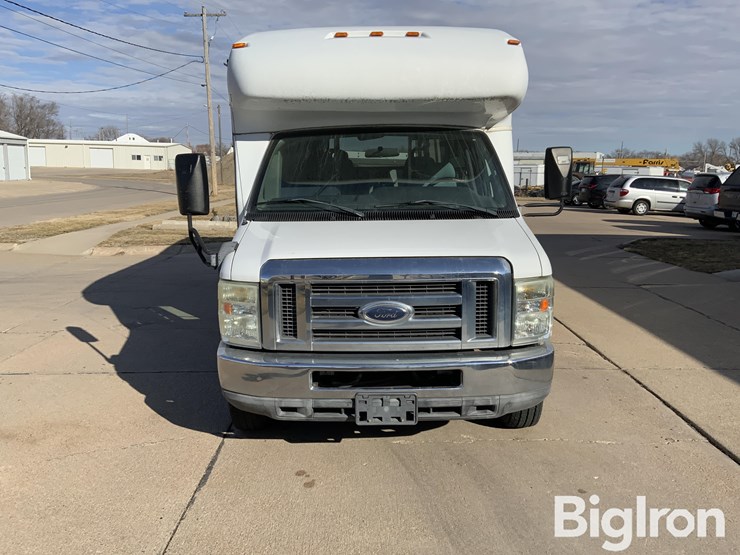 2010-ford-e450-image-2