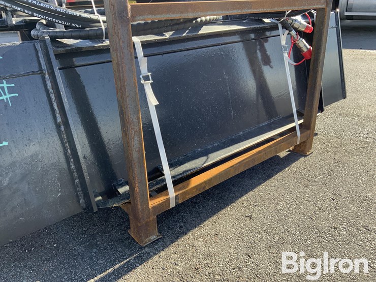 2025-massey-ferguson-730-image-9