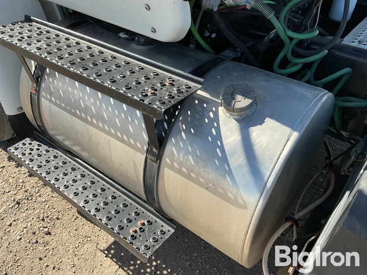 2006-international-8600-image-16