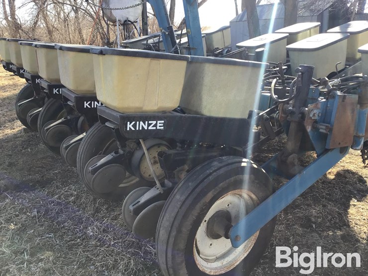 2000-kinze-2000-image-17
