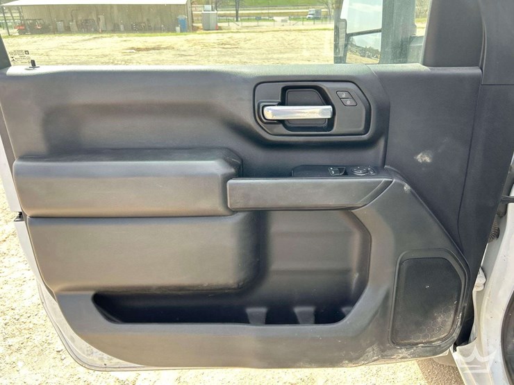 2021-chevrolet-silverado-2500-image-13