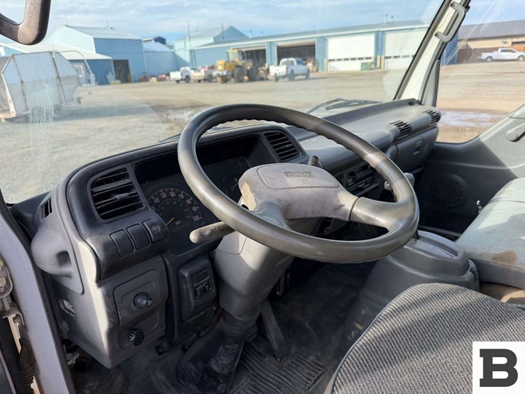 1999-isuzu-npr-image-42