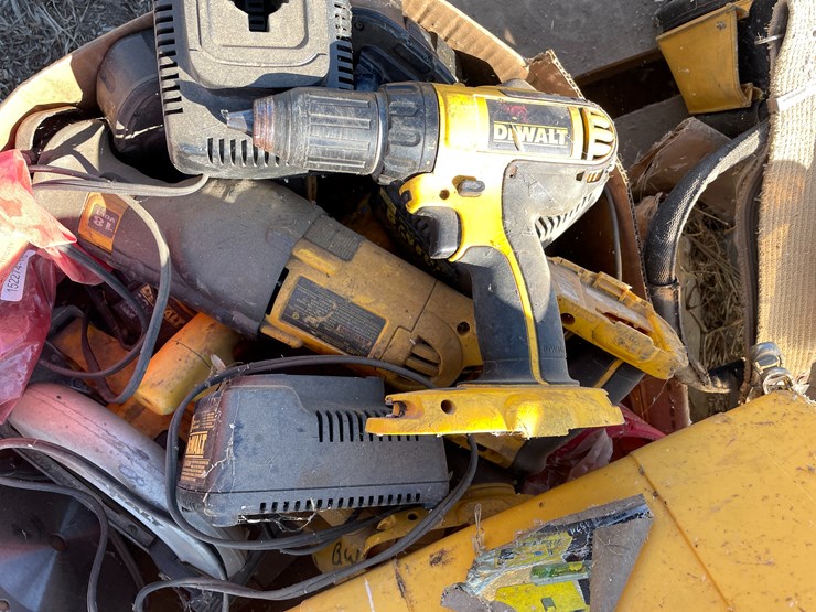 #7411-•-dewalt-battery-powered-tools-(bloomer,-wi)-image-13