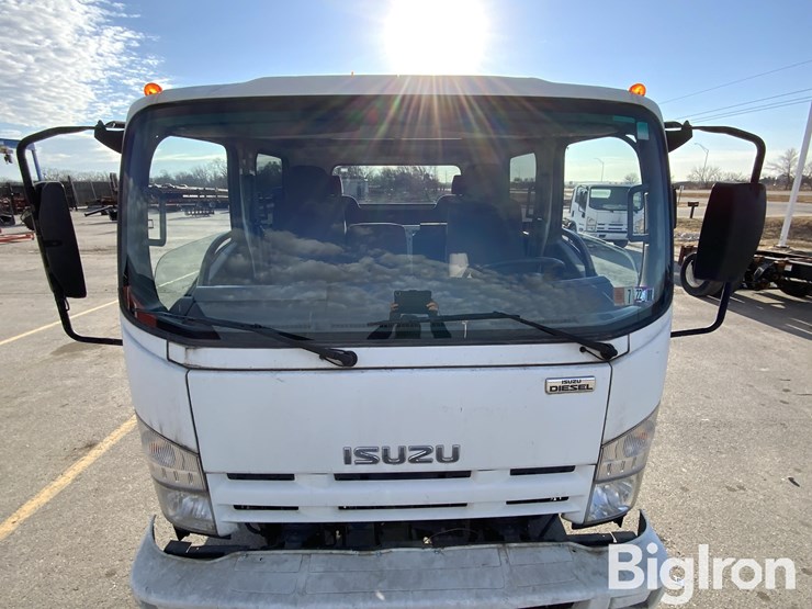 2015-isuzu-nqr-image-12