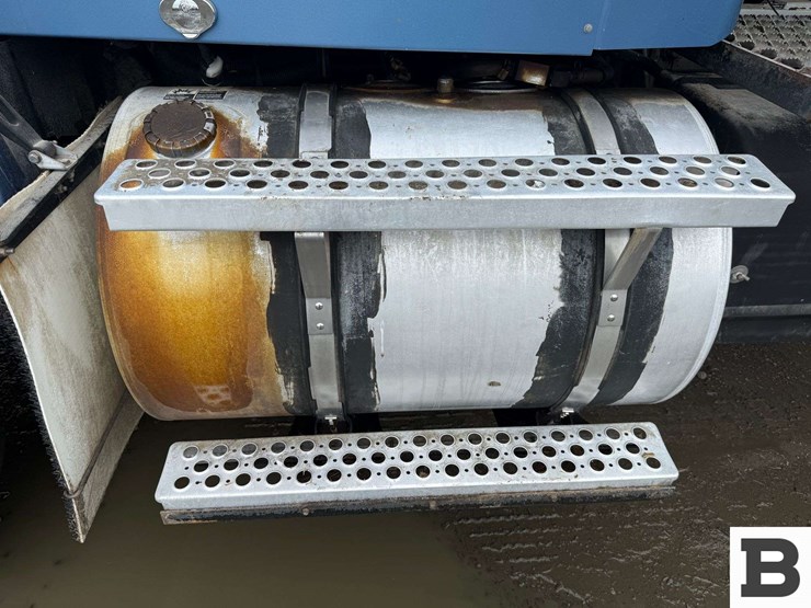 2013-kenworth-t800-image-24