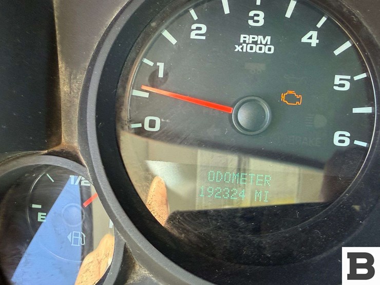 2012-chevrolet-silverado-1500-image-28