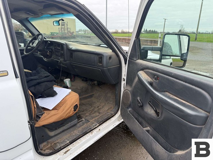 2002-chevrolet-silverado-2500-image-34