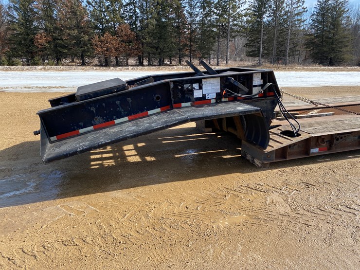 #1100-•-2010-witzco-rg-50-tri-axle-lowboy-semi-trailer-(has-wi-title)-(colfax,-wi)-image-14