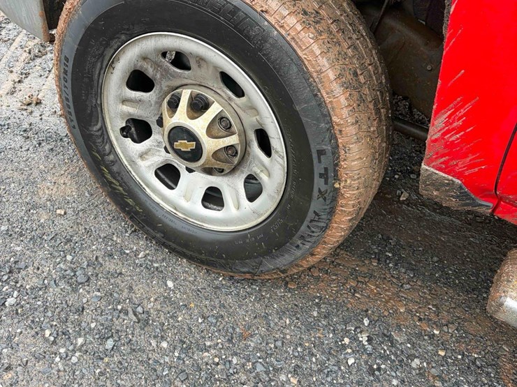 2017-chevrolet-2500-image-8