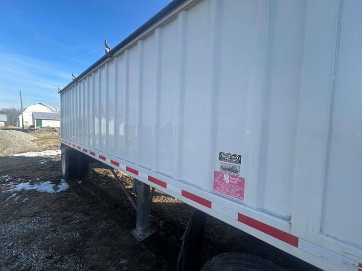 2013-neville-trailer-image-6