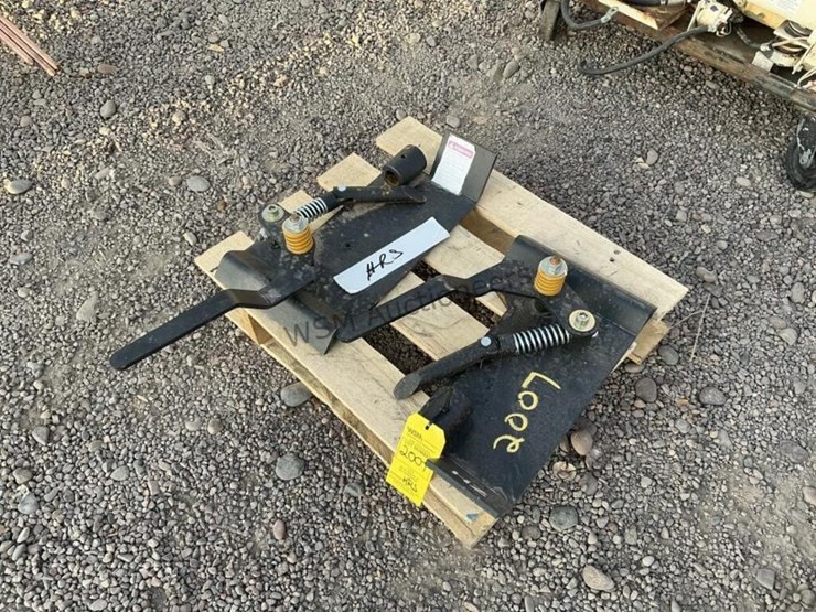 skid-steer-quick-tach-latch-box-adapter-image-2