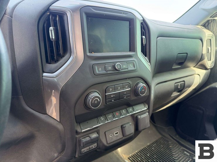 2023-chevrolet-silverado-3500-image-37