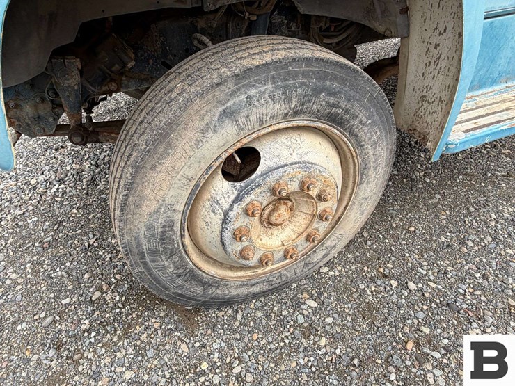 1992-ford-f700-image-10