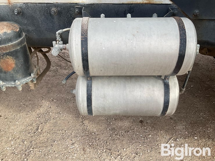 1995-mack-rd690s-image-18