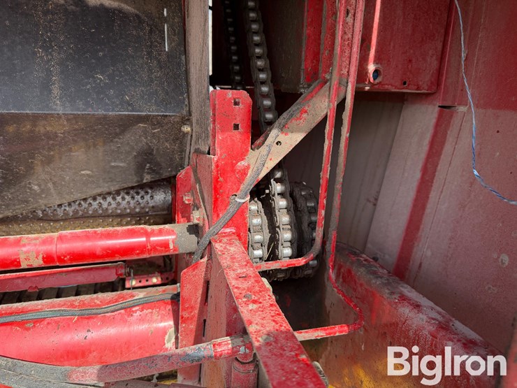 2004-new-holland-br780-image-13