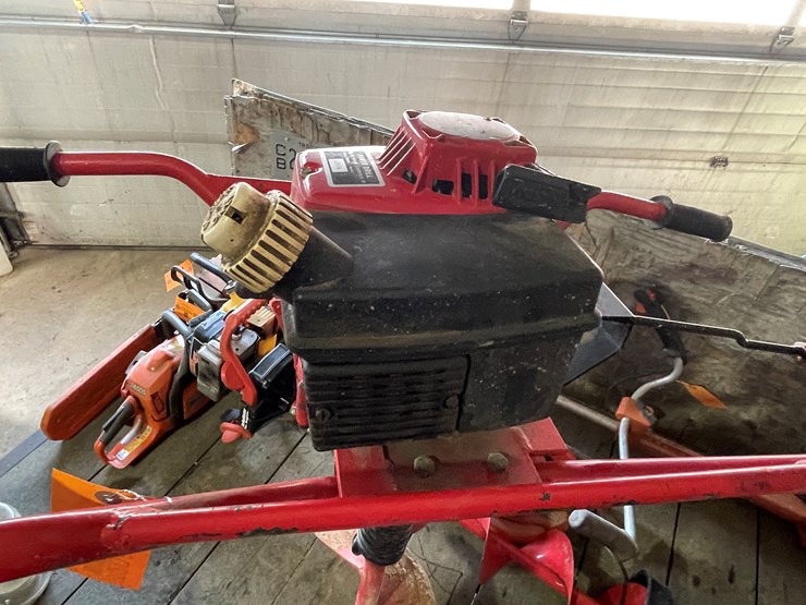 #7205-•-earthquake-hole-auger-image-11