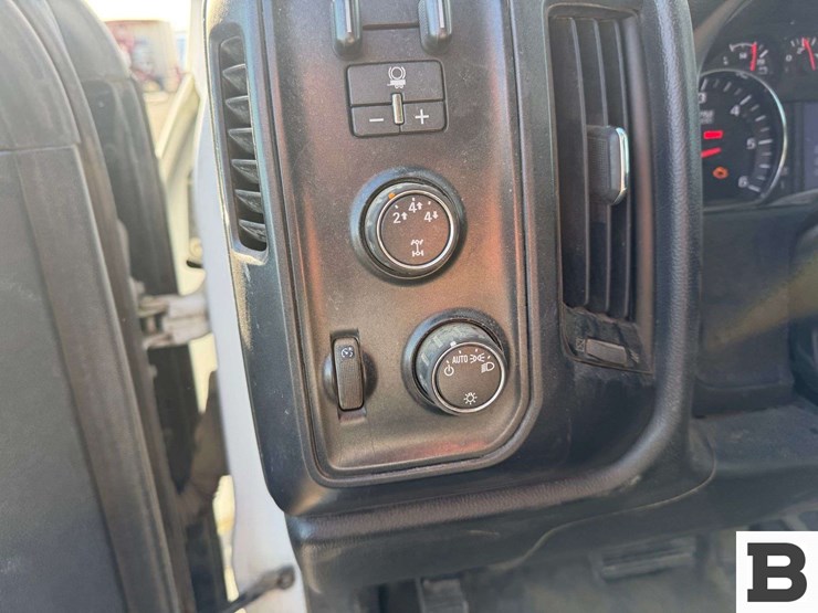 2015-chevrolet-silverado-3500-image-27