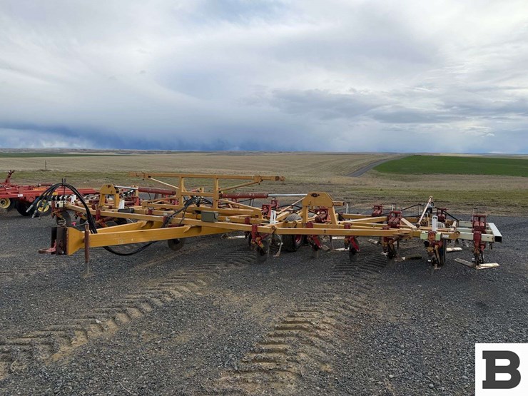 1995-haybuster-3200-image-1