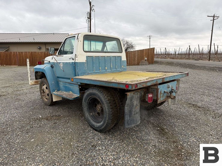 1986-ford-f700-image-3