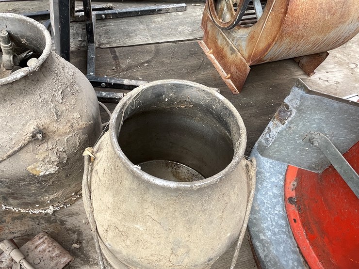 #7258-•-(4)-stainless-steel-milk-cans-image-6