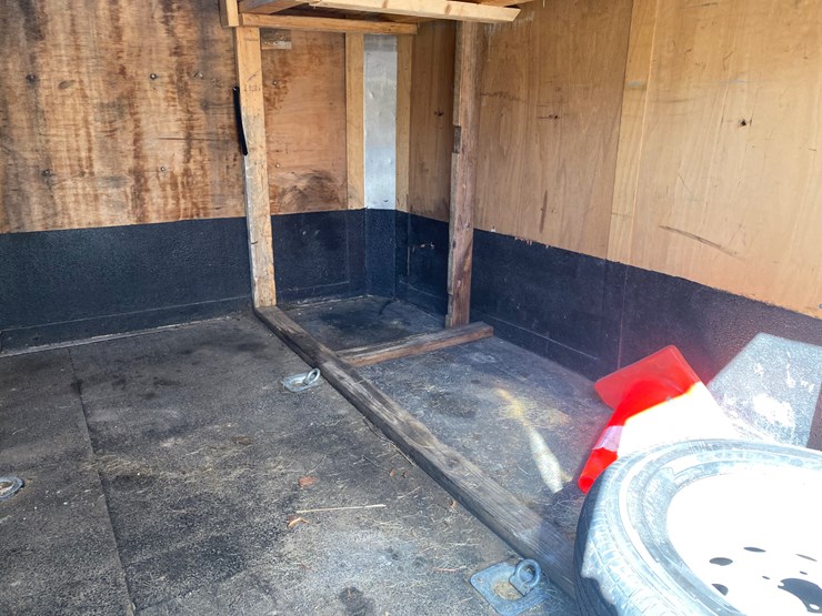 #1274-•-middlebury-tandem-axle-enclosed-trailer-(has-wi-title)-(helenville,-wi)-image-13