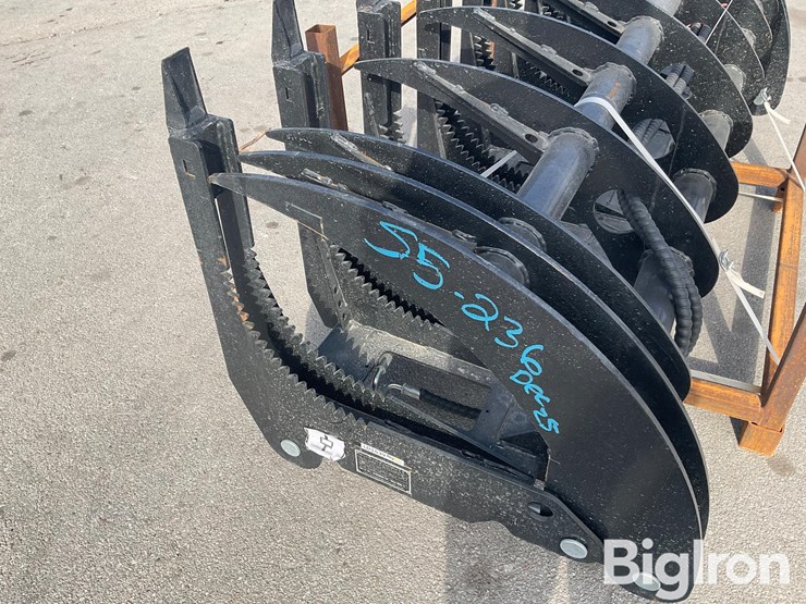 2025-massey-ferguson-730-image-9