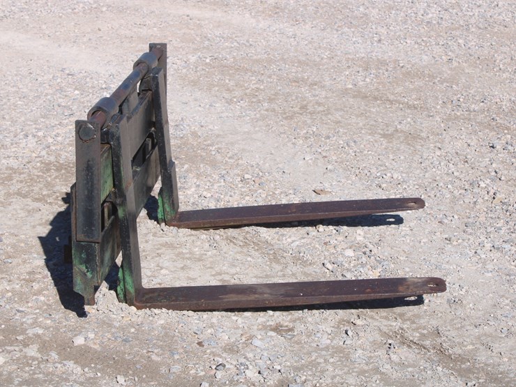 #2037-•-3-point-heavy-duty-adjustable-pallet-forks-image-1