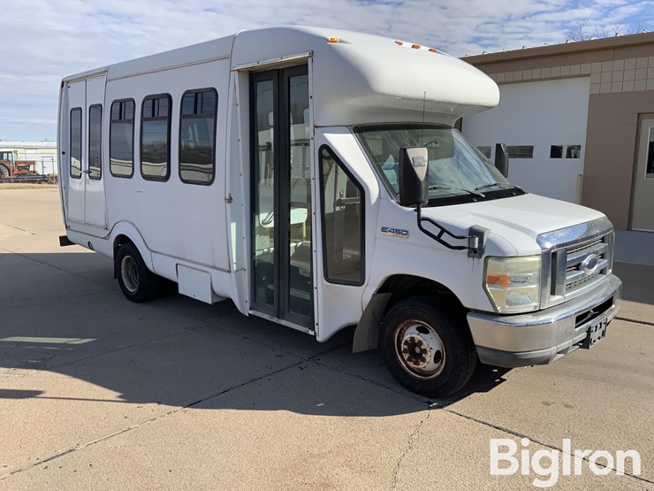 2010-ford-e450-image-3