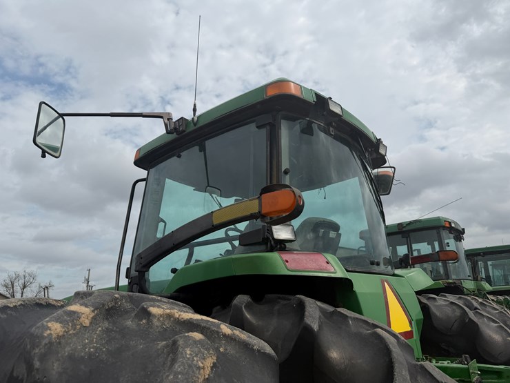 2001-john-deere-8310-image-23