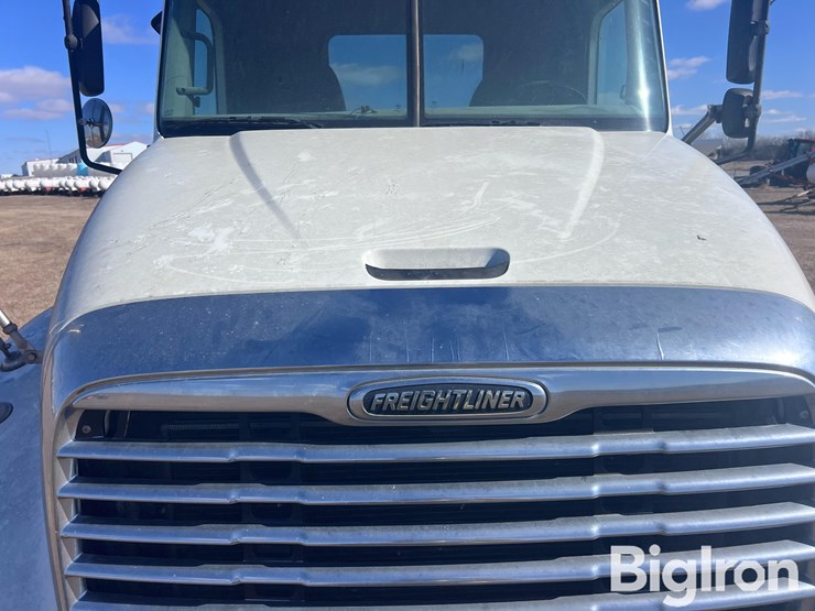 2004-freightliner-columbia-120-image-17