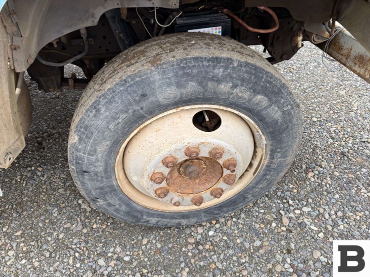 1990-ford-f700-image-17