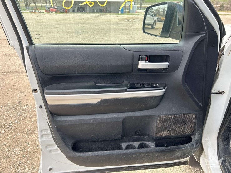 2014-toyota-tundra-image-12