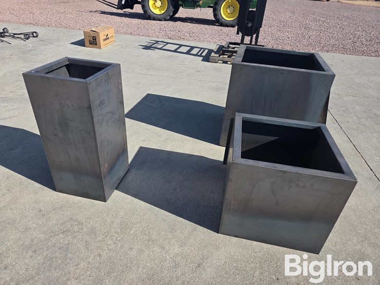 shop-built-steel-flower-planters-image-6