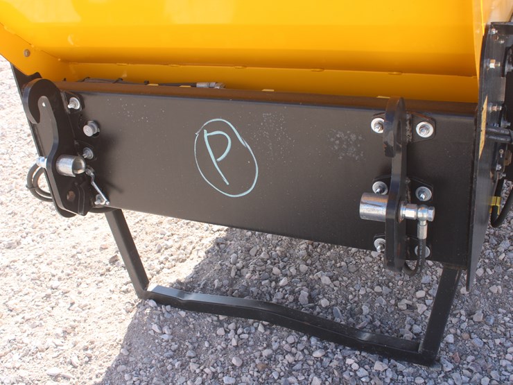 #1017-•-yellow-x24-bale-shredder-image-9