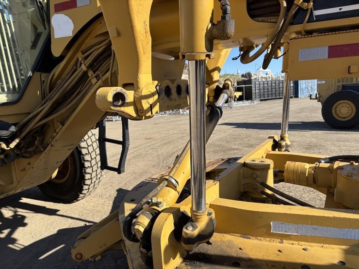 caterpillar-143h-image-21