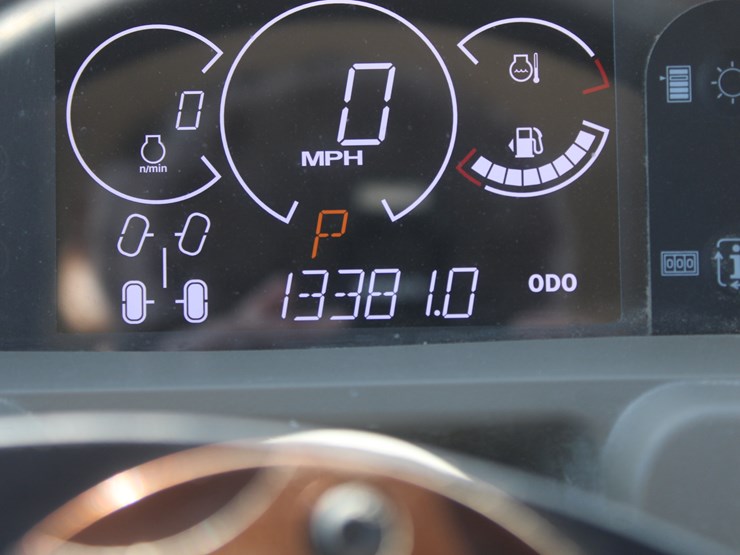 2023-john-deere-gator-image-30